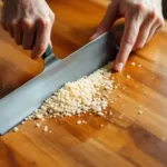 vergessen sie lappen und spray! entdecken sie die einfache geste, die alle krümel vom tisch sofort und mühelos entfernt.